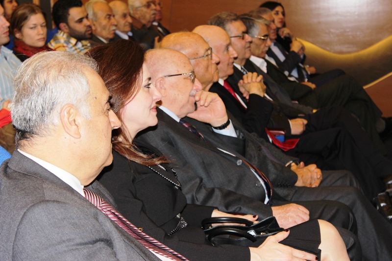 طاولة مستديرة حول كتاب د. كامل مهنا «ملحمة الخيارات الصعبة»