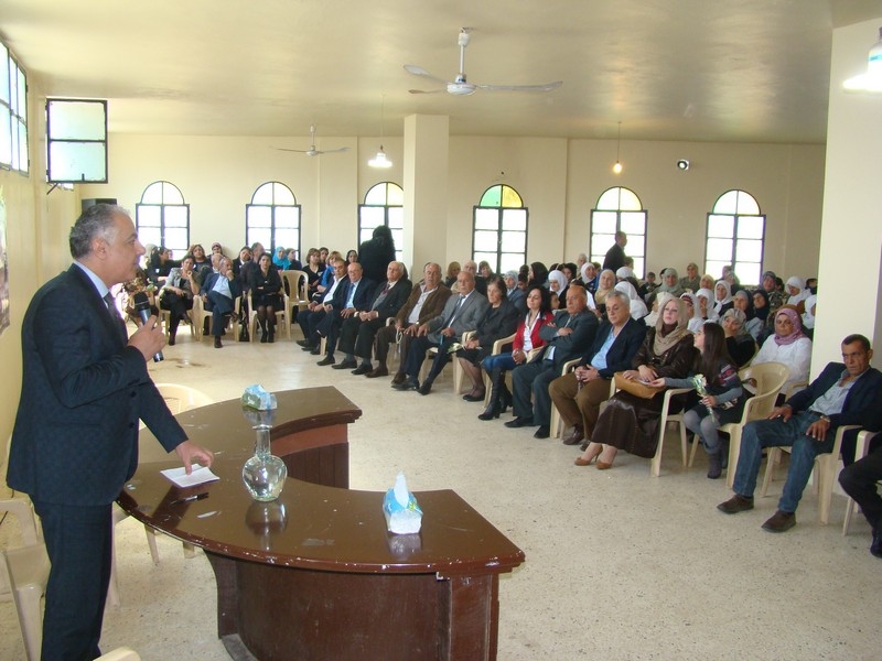 عبدالله متحدثا في  عيد الامهات في الهبارية