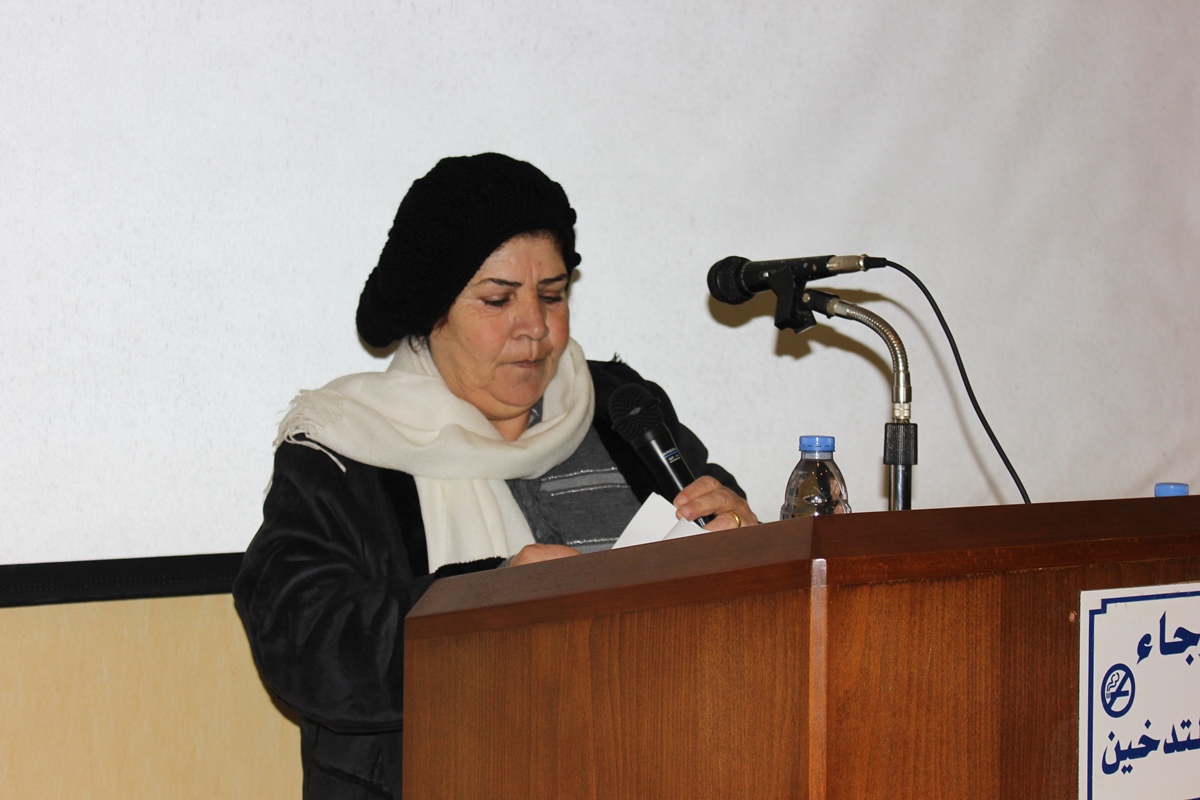 السيدة رندا عبدالله تلقي قصيدتها المؤثرة