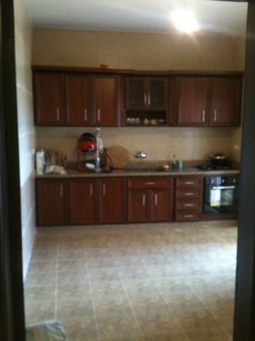 شقة حديثة البناء بمواصفات جيدة واطلالات رائعة معروضة للبيع في الخيام