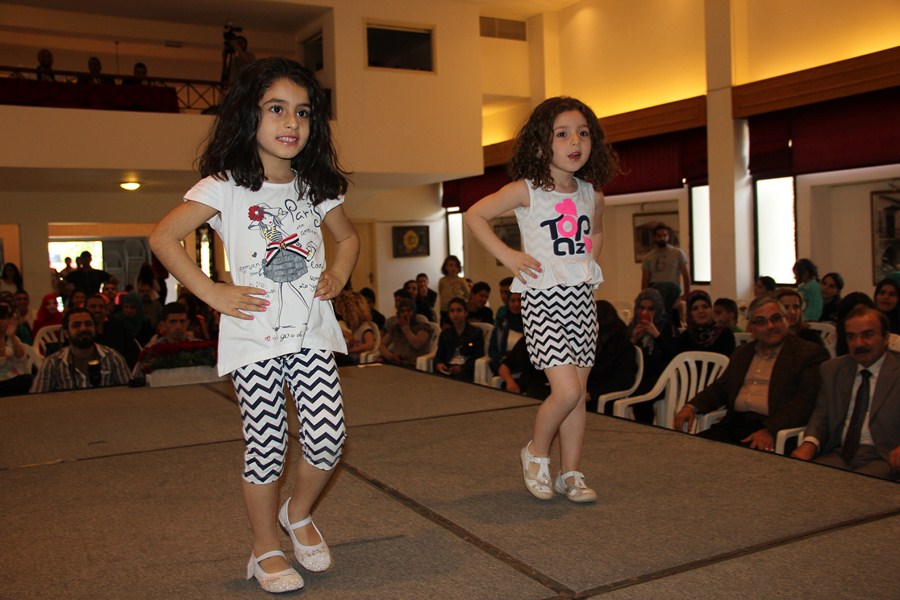 عرض أزياء للاطفال في النبطية