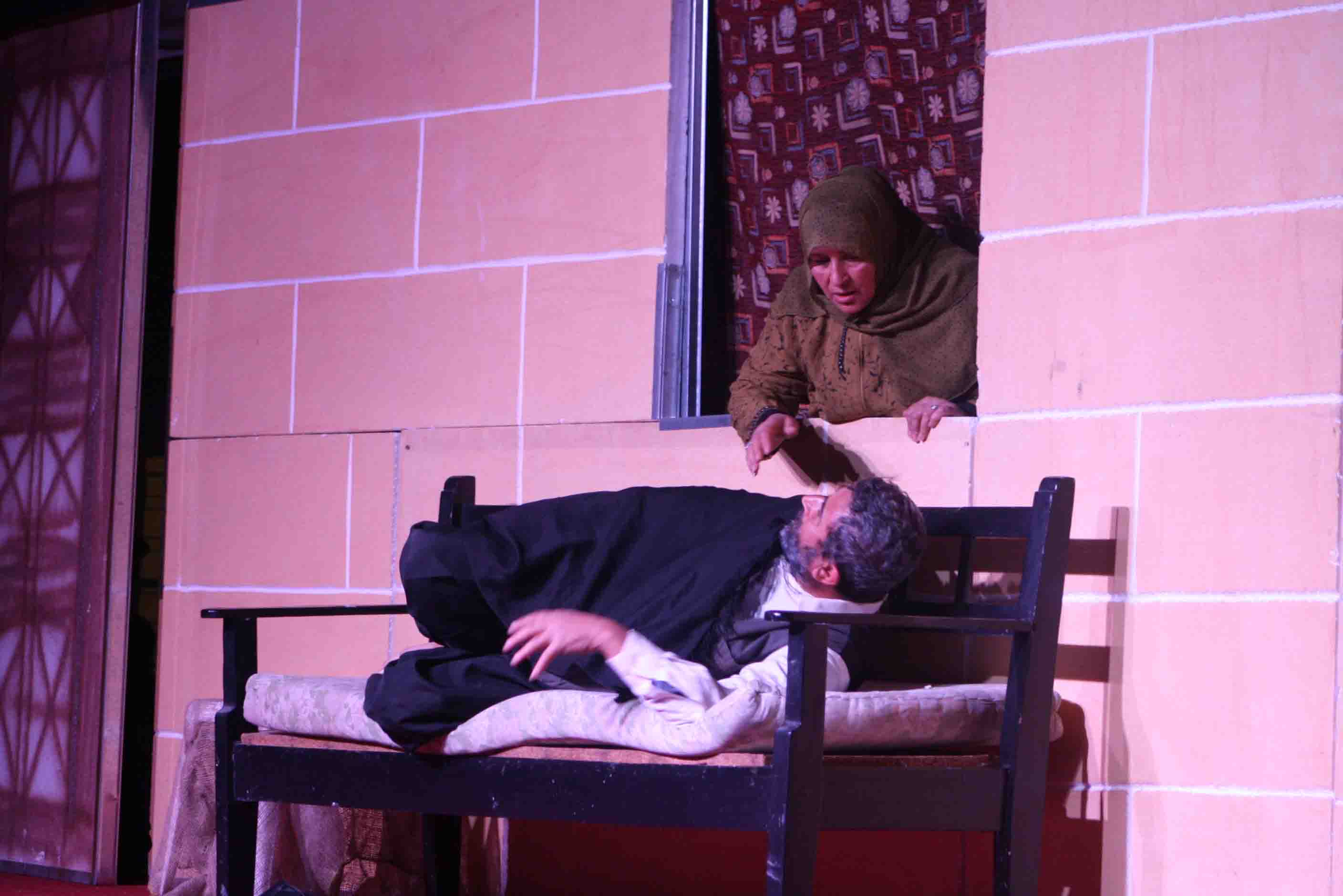 مسرحية للدكتور علي ضيا تجسّد مجزرة الخيام