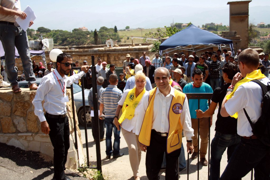 توزيع مئتي حصة غذائية على عائلات سورية نازحة في المنطقة