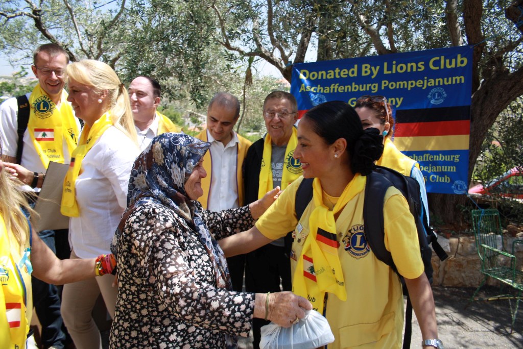 توزيع مئتي حصة غذائية على عائلات سورية نازحة في المنطقة