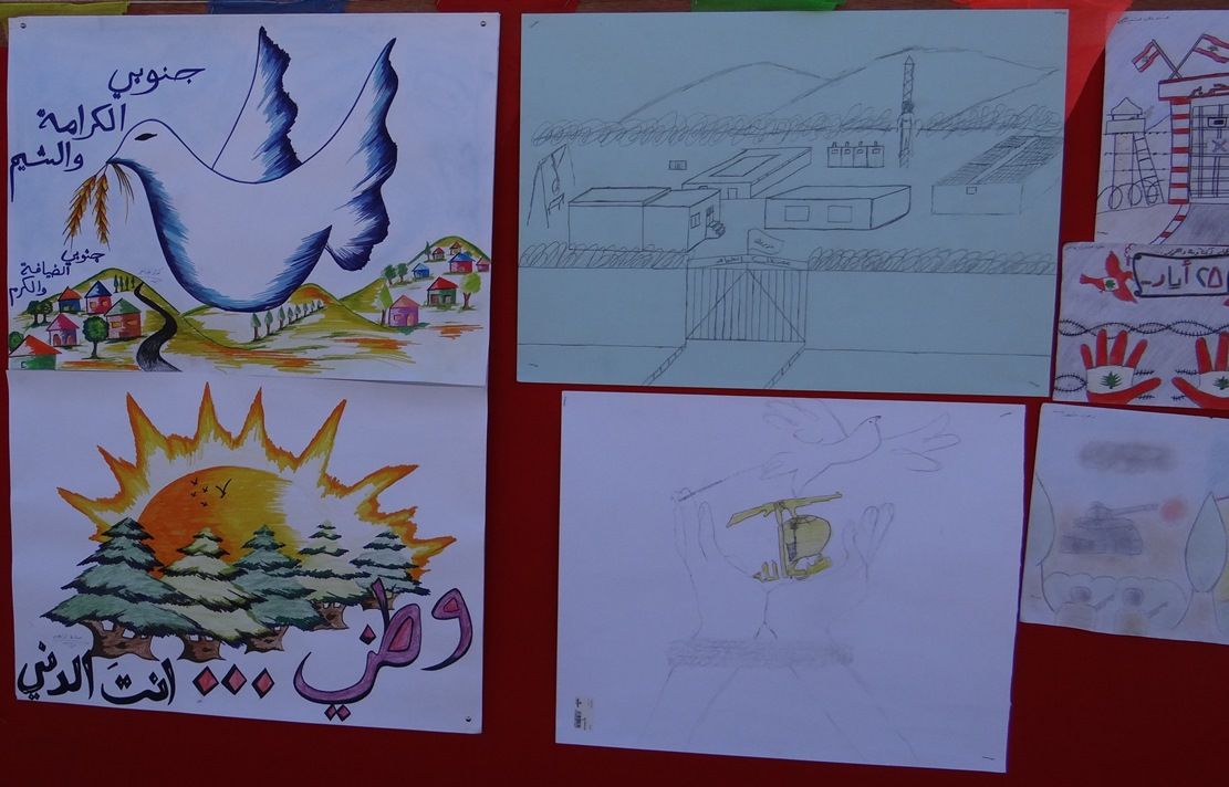 معرض رسومات فنّية في معتقل الخيام بمناسبة ذكرى التحرير