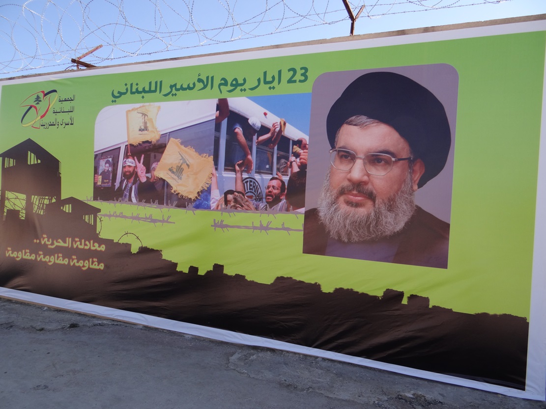 معرض رسومات فنّية في معتقل الخيام بمناسبة ذكرى التحرير