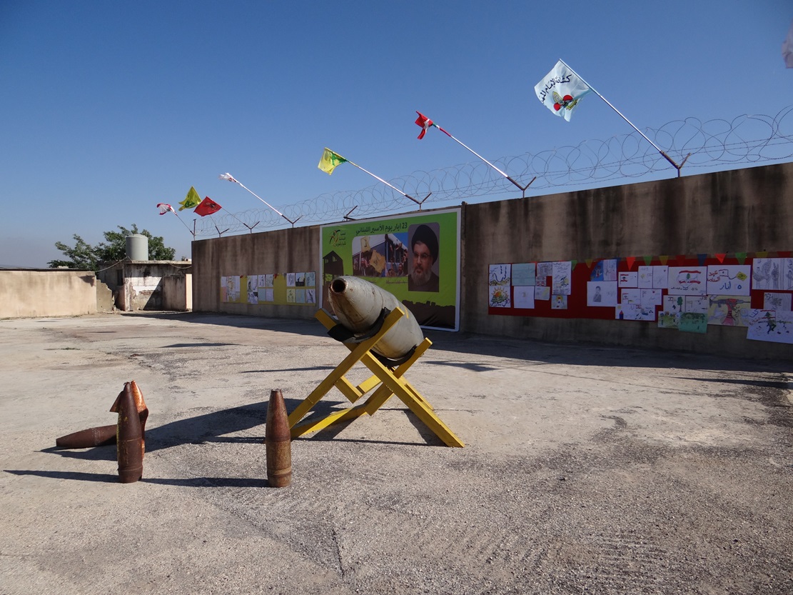 معرض رسومات فنّية في معتقل الخيام بمناسبة ذكرى التحرير