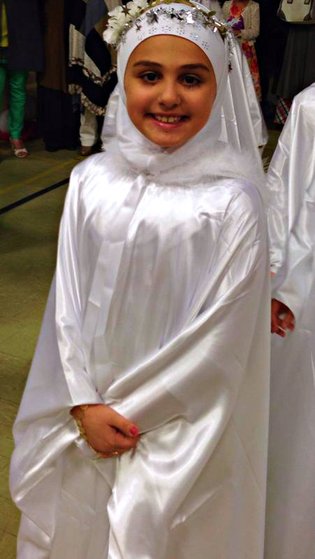 دالية سمحات : حبيت صورتي و انا محجبة باللون الابيض لانو لون طهارة 