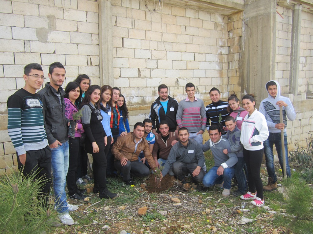 تجمع شبيبة عين قنيا يطلق حملة بيئية‎