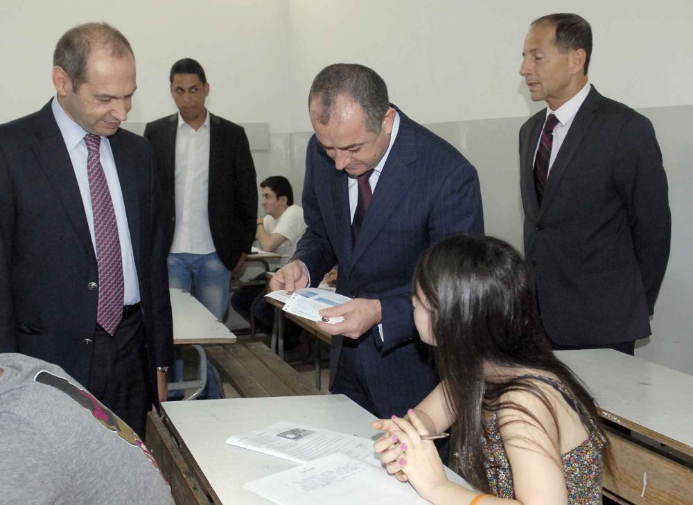  الوزير بو صعب يتفقد عملية سير امتحانات الثانوية العامة في المناطق