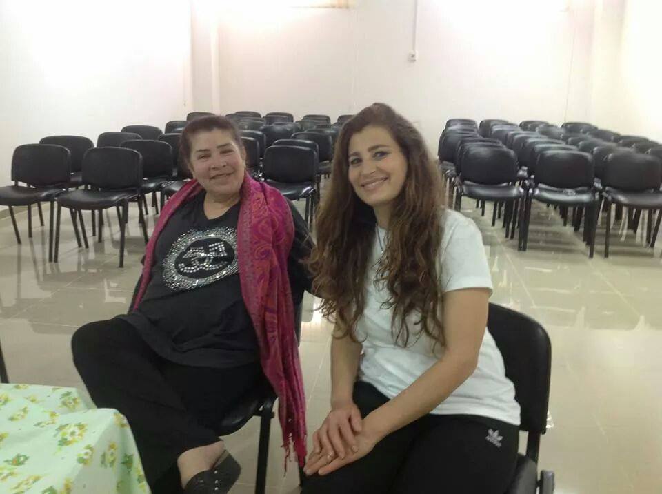 يوم تطوعي أقامته أخصائيات التجميل لسيدات الخيام 