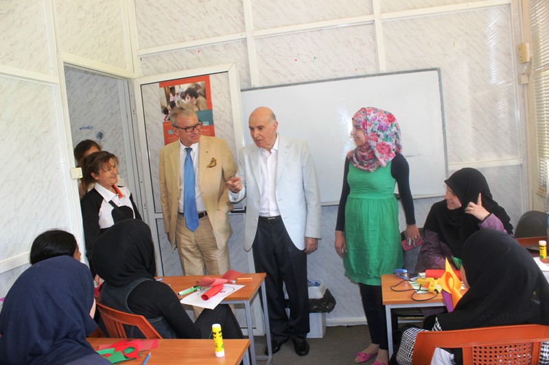 مهنا يستقبل السفير الفرنسي في مركز عامل في الخيام