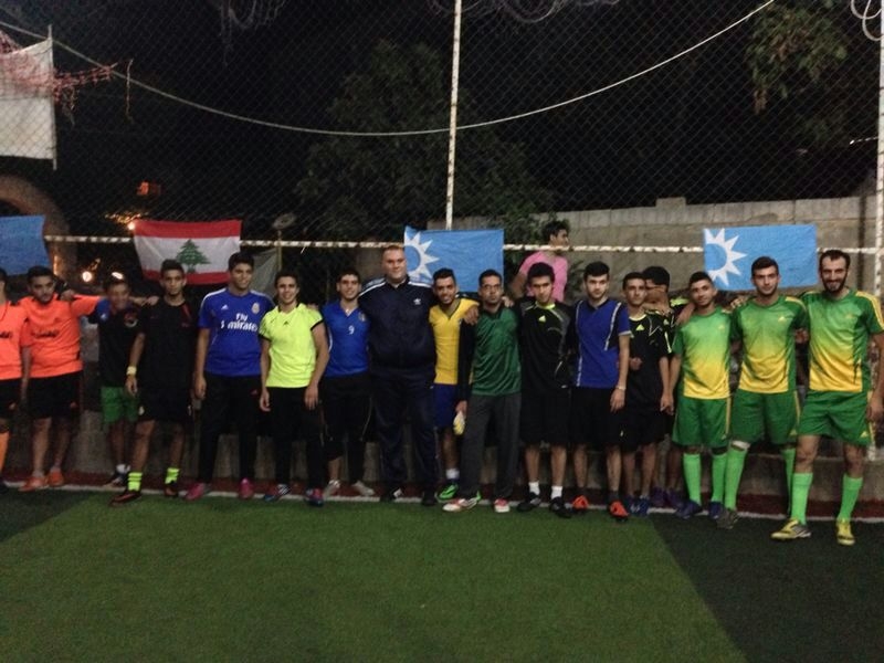 منسق المستقبل هاجر في صورة تذكارية