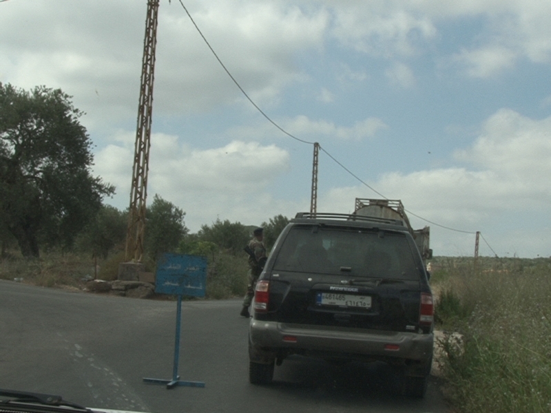 حواجز وإجراءات امنية للجيش وتدقيق في هويات ركاب السيارات