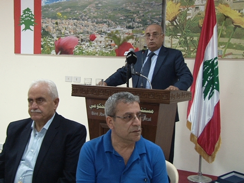 الدكور فرج متحدثا في افطار مستشفى بنت جبيل