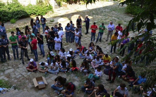 شبان وشابات فرح العطاء في حاصبيا. (سعيد معلاوي)