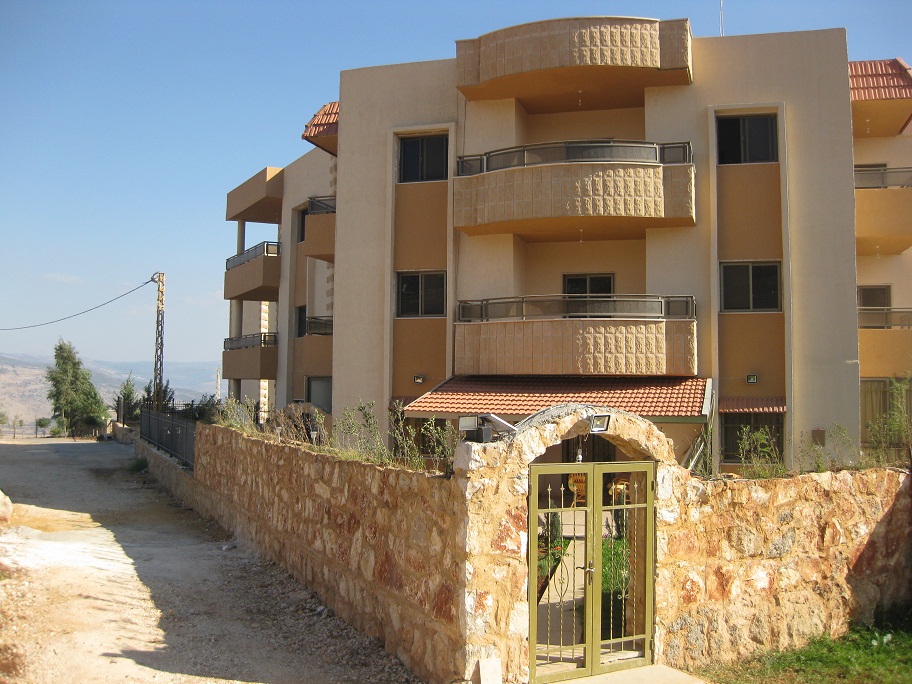 شقتان فقط بقيتا معروضتين للبيع في مشروع السيد علي السكني في الخيام، بمساحة 160 مترتاً مربعاً لكليهما.. 