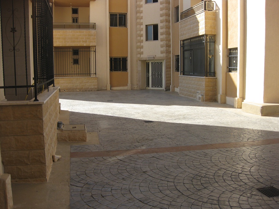 شقتان فقط بقيتا معروضتين للبيع في مشروع السيد علي السكني في الخيام، بمساحة 160 مترتاً مربعاً لكليهما.. 