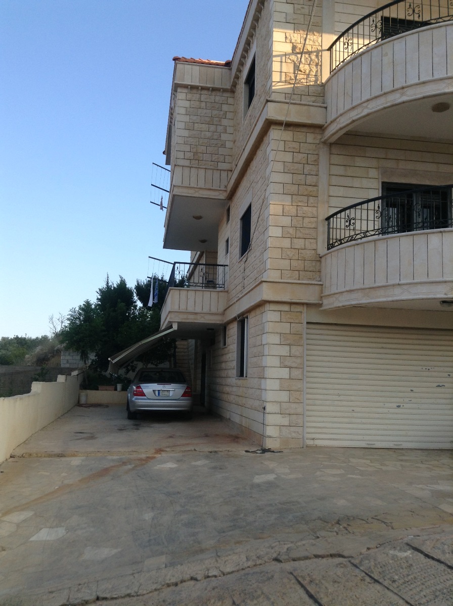 منزل تريبلكس رائع، ذات إطلالات جميلة، معروض للبيع في الخيام