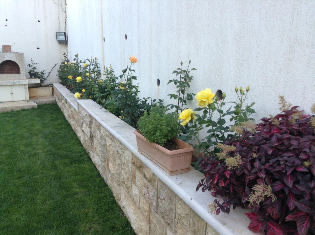 منزل تريبلكس رائع، ذات إطلالات جميلة، معروض للبيع في الخيام