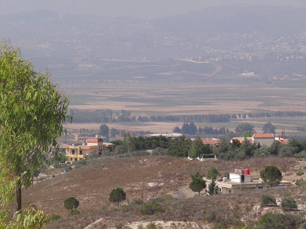 عقار، في موقع رائع، يحتوي على منزل تريبلكس، ذات اطلالات جميلة معروض للبيع في الخيام