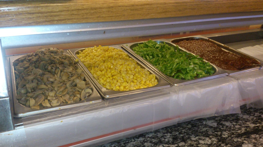 مطعم بيتزا هوم.. سمة خيامية بارزة في المنطقة بتقديم الوجبات السريعة اللذيذة