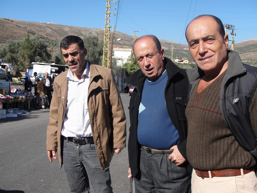 سهيل عبدالله وعلي شعيب وحسن عكر أصدقاء أحبوا التجول في سوق الخان - Hvadt