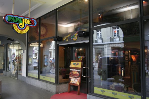  مطاعم آل نصّار الشهيرة  papa joes