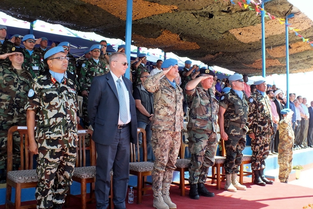 تقليد اوسمة للكتيبة النيبالية برعاية الجنرال بورتولانو