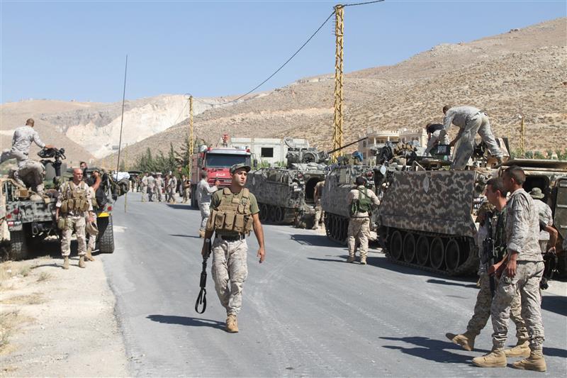 عناصر من الجيش في محيط عرسال (ا.ف.ب)