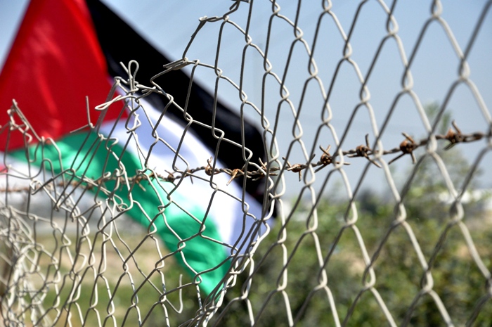 وحدة الشعب الفلسطيني وأرضه هي الأساس في  الجغرافيا  أي فلسطين الكاملة من النهر الى البحر.