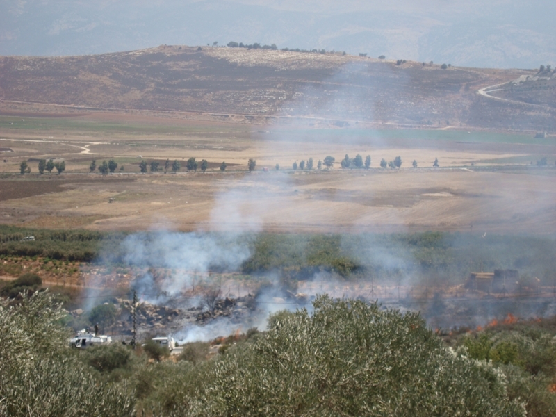 حريق بمحاذاة السياج التقني قبالة نقطة مراقبة للعدو في مستعمرة المطلة