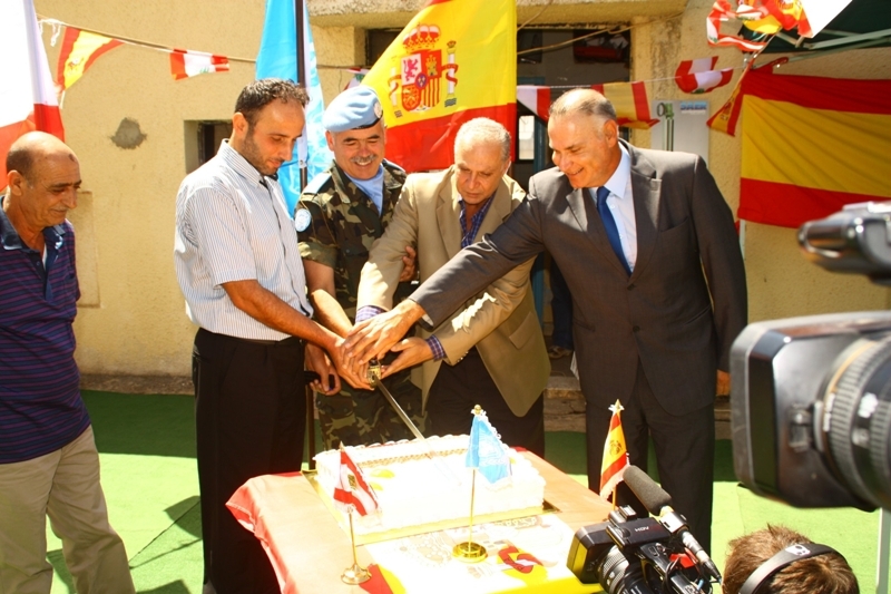 قطع قالب الحلوى