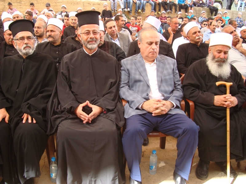 الوزير وئام وهاب في عين جرفا قضاء حاصبيا‎ يحيط به مشايخ ورجال دين 