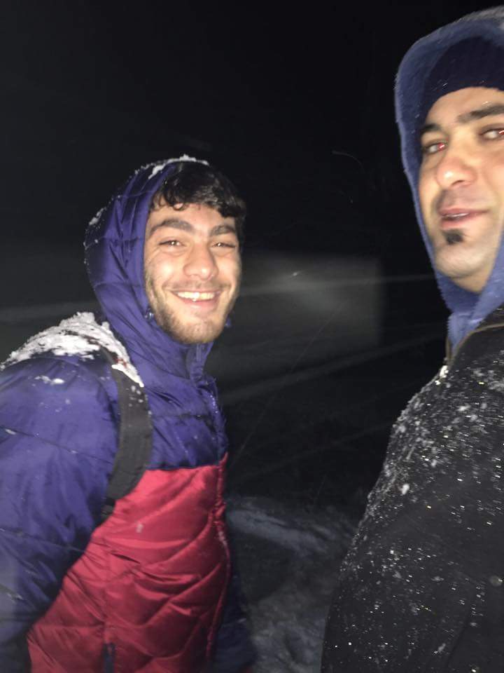 مع أحد رفاقه المجاهدين