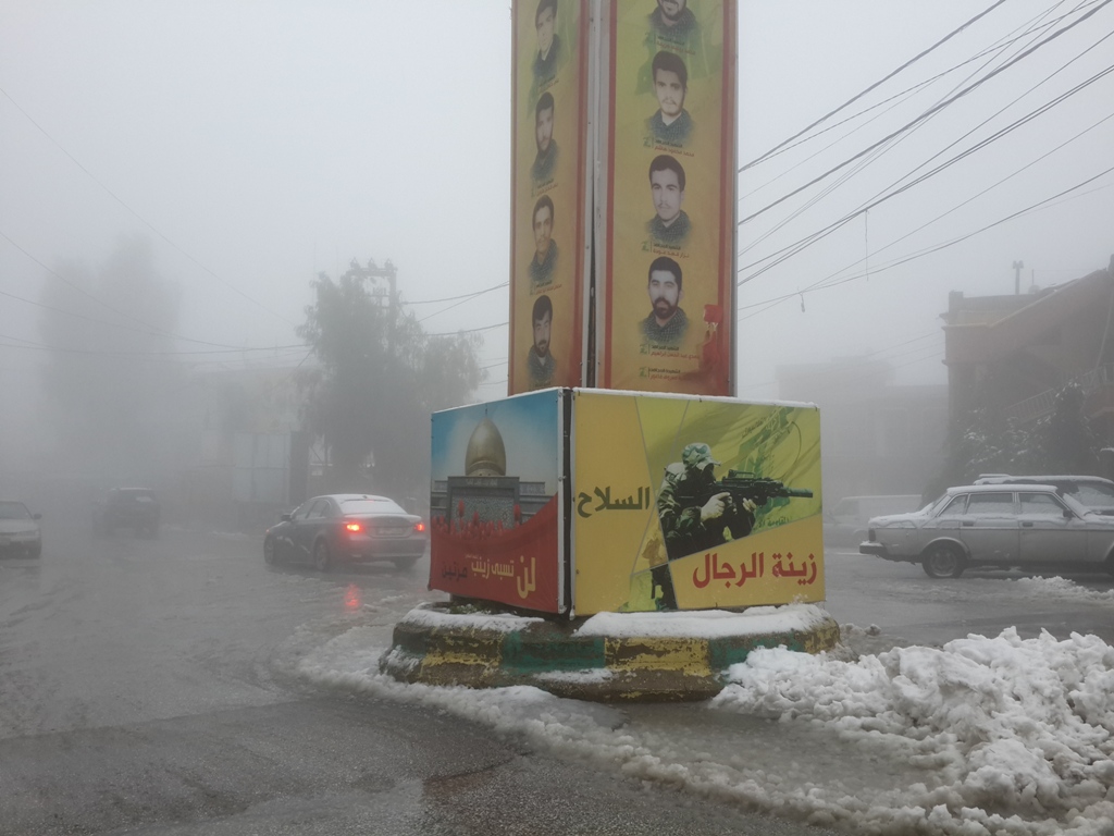 ولاد عمرهن ورود  وشو بيشبهوا القمر كل قمر بلون ويا محلاهن هون 