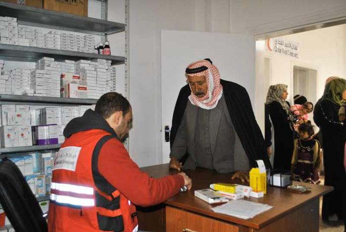 واد غذائية فاسدة ومنتهية الصلاحية في أحد المستودعات التابعة للجمعيات الإغاثية التي توزع المواد الغذائية على شكل حصص للاجئين السوريين شه