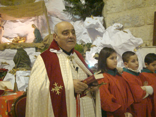 الخوري منصور الحكيم خلال الاحتفا7ل بقداس راس السنة في القليعة7777
