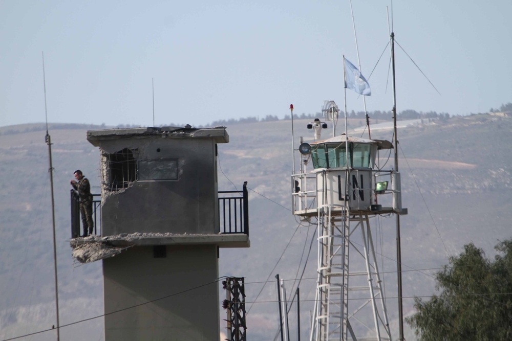 Iجنة من اليونيفيل تعاين البرج الدولي الذي اصيب بقذيفة من العدو