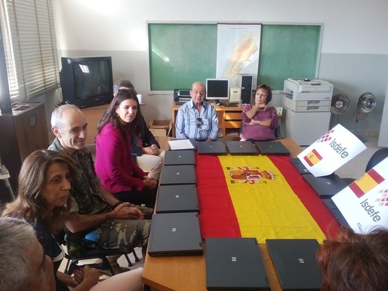 تسليم اجهزة حاسوب الى دار المعلمين في مرجعيون