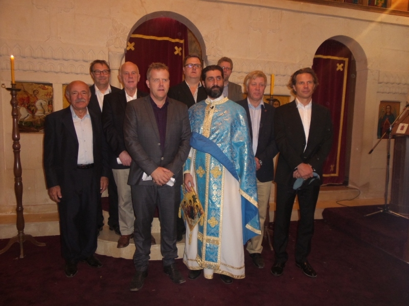 الاب سلوم في صورة تذكارية مع الوفد النروجي