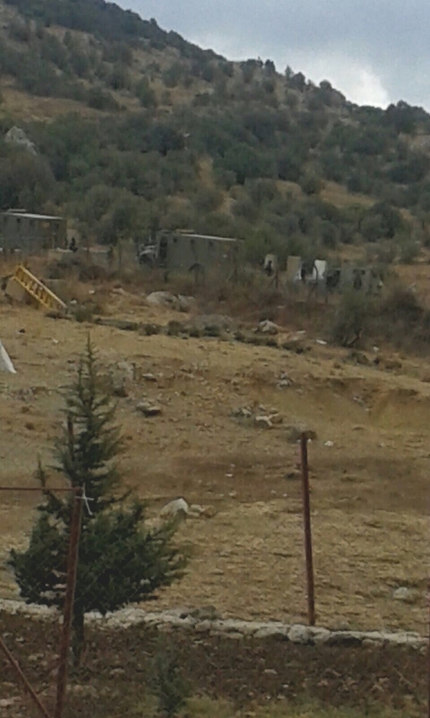 تحركات لجنود العدو في مكان الاحتفال بمحاذاة خط الانسحاب