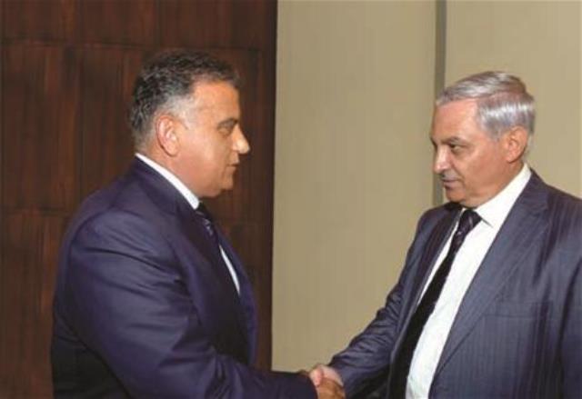 مدير عام الأمن العام اللواء عباس ابراهيم مستقبلاً الإعلامي الزميل هيثم زعيتر