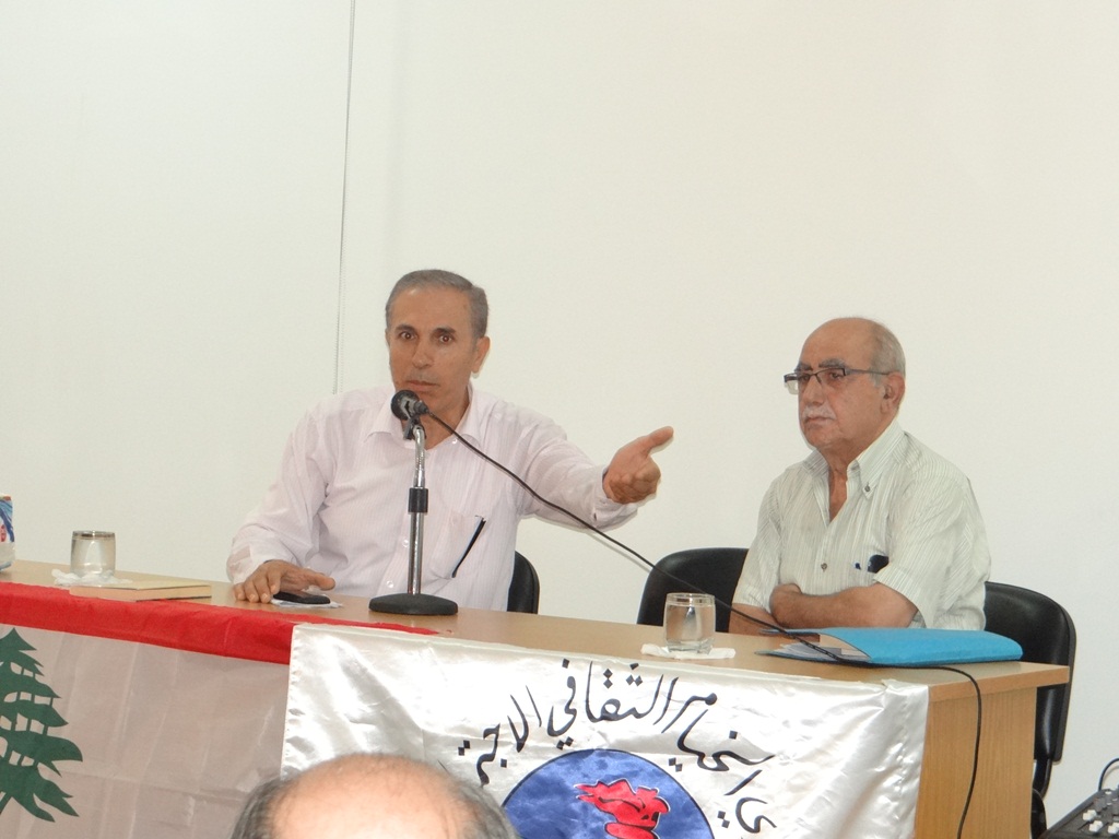 الأستاذ عزت رشيدي (أميناً للشؤون الثقافية) مع الشاعر حسن خليل عبدالله