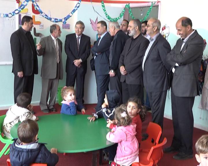 خلال الجولة التفقدية التي قام بها السفير الياباني واركان من السفارة على المدارس الرسمية 13 التي تم تأهيلها وترميمها وتجهيزها