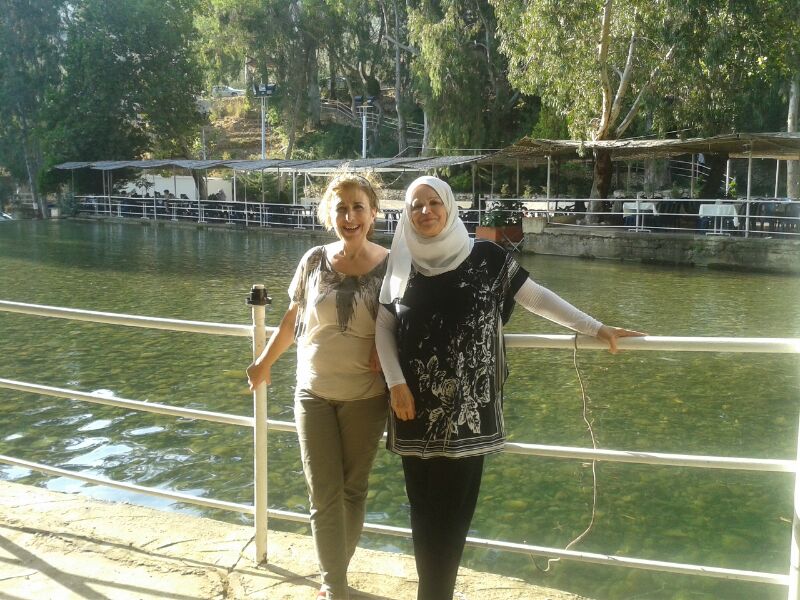 السيدة وفاء محمد علي ابو عباس وصديقتها السيدة صباح أبو عباس: الموسيقى تعيش مع البشر