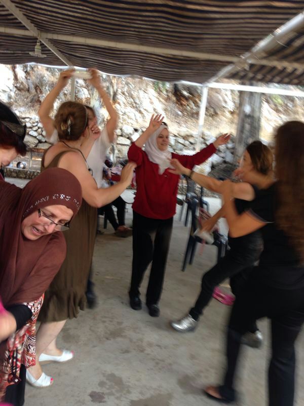 الموسيقى مع المغترب تتدفق حنينا وشوقا للوطن وللاحبة ..تعيش فى القلب والوجدان