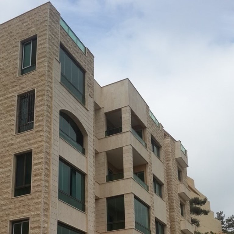 مشروع الياسمينا: لبناء يمتاز بفخامة من الداخل والخارج وبجودة المواد المستعملة وبمساحاته المختلفة للشقق التي تتوافق مع مختلف الأذواق