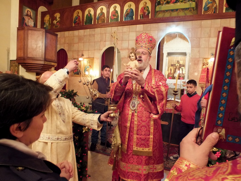 - المتروبوليت حداد يحتفل بقداس ميلاد الطفل الألهي في كاتدرائية مار بطرس - صورة مايا العشي – مرجعيون