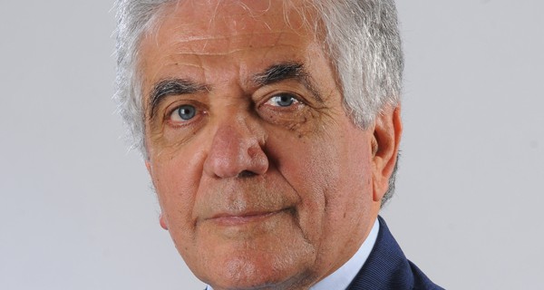 الشاعر والكاتب ناجي بيضون،   يكتب ليُشْيع الفرح بين الناس، وهذه مهمة أدبيّة أصعب بكثير، من الكتابة من أجل الكتابة فقط،